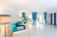 Otel The White And Blue